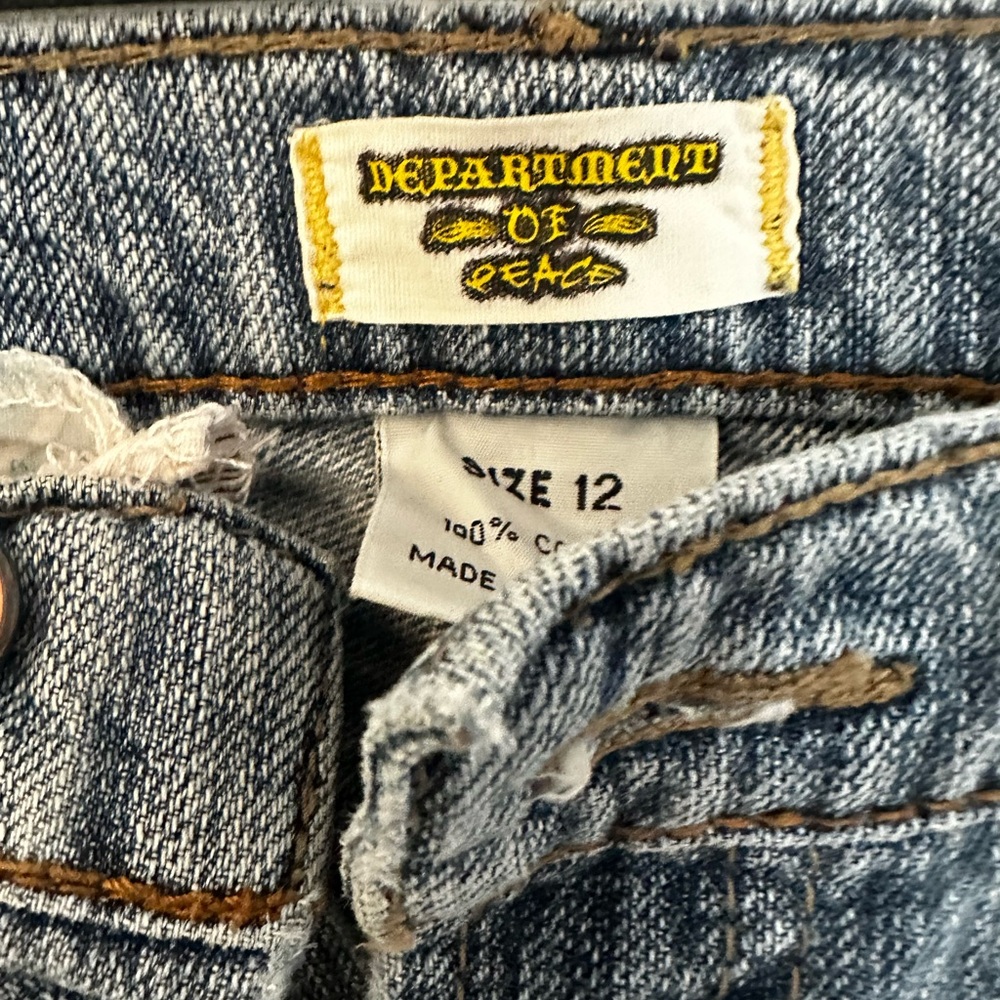 Trendy Distressed Patchwork Midrise Blue Jeans. - image 5